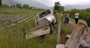 Zonguldak’ın Çaycuma ilçesinde belediyeye ait olan araç sürücüsünün direksiyon hakimiyetini