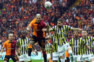 Spor Toto Süper Lig'in 37. haftasında şampiyon Galatasaray, sahasında Fenerbahçe'yi