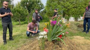  Zonguldak'ın Çaycuma ilçesinde ışıklı kavşakta yolcu otobüsü ile otomobilin çarpıştığı