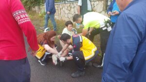 Zonguldak'ın Ereğli ilçesinde meydana gelen trafik kazasında otomobille çarpışan motosikletin