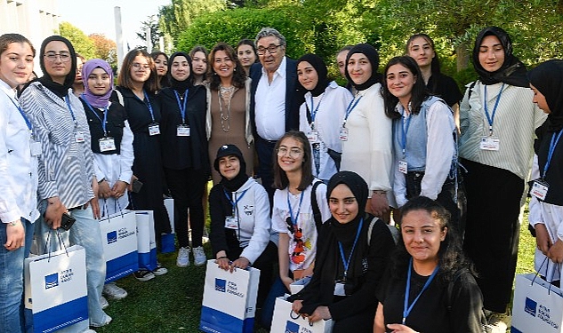 Aydın Doğan Vakfı, başarılı öğrencileri İstanbul gezisiyle ödüllendirdi Baba Beni Okula Gönder seferberliği kapsamında yaptırılan yurtlarda kalan başarılı