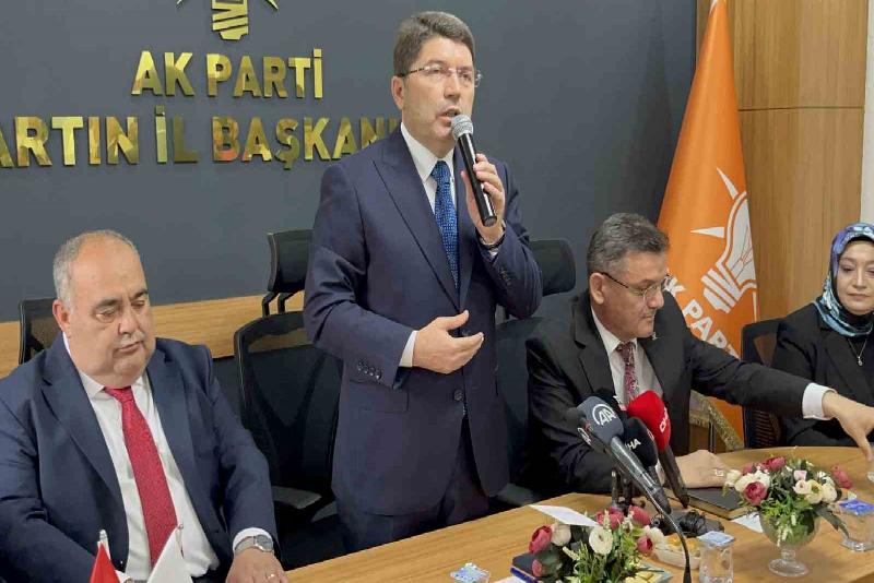 Bakan Tunç’tan İsveç’te Kur’an-ı Kerim yakılmasına tepki Adalet Bakanı Yılmaz Tunç, İsveç makamlarının cami önünde Kur’an-ı Kerim