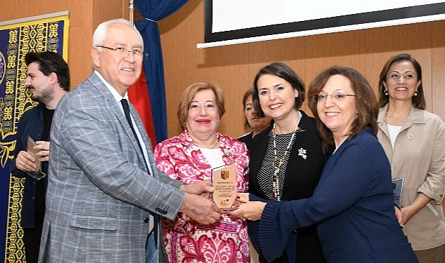 Başkan Selvitopu: Kadınlar yaşama daha fazla katılacak! Karabağlar Kent Konseyi ve İzmir Soroptimist Kulübü işbirliğiyle yürütülen “Kız