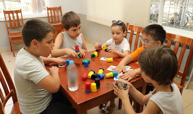 Burhaniye Belediyesi “Yaz Kursları” kayıtları devam ediyor Burhaniye Belediyesi Gençlik Merkezi’nde ilkokul ve ortaokul öğrencileri için “Yaz