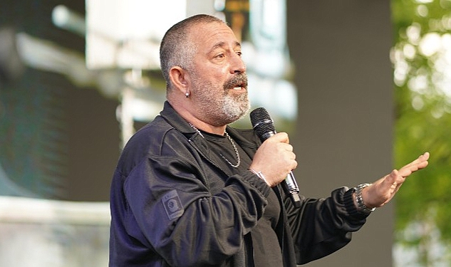 Cem Yılmaz YBY Woods Gençlik Festivali’nde Hem Sanata Hem Kahkahalara Doyurdu Sanat ormanı YBY Woods, Kemerburgaz Kent Ormanı havasında, gökyüzünün altında