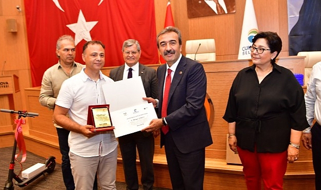 Çevreyi korudular ödülleri aldılar Çukurova Belediyesi’nce düzenlenen çevre konulu yarışmalarda dereceye giren öğrenci ve