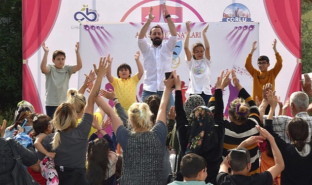 Çorlu Belediyesi tarafından kentin farklı adreslerinde düzenlenen Çorlu Tiyatro Festivali