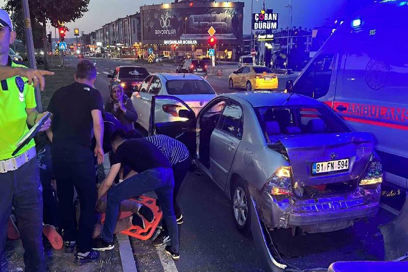 Düzce’de meydana gelen iki ayrı kazaya karışan 2 kişi yaralandı.
