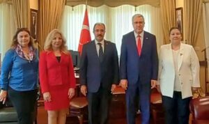 Üniversitesinin akademi dünyasına kazandırdığı ve model olan İkili Diploma Programında