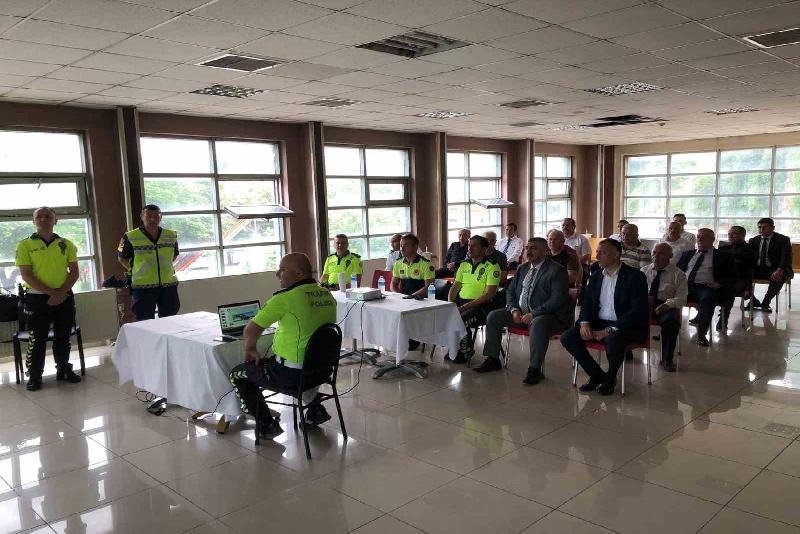 Zonguldak’ta trafik ekipleri bayram öncesi otobüs firma yetkilileri ve şoförlerine