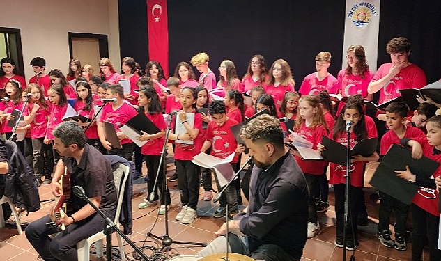Gölcük Belediyesi Çocuk Korosu’nun Kervansaray Kültür Yapısı'nda gerçekleştirdiği konser, salondaki