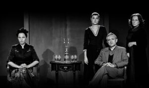 2022 yılında Afife ve Direklerarası Tiyatro Ödülleri’nde ödül kazanmış, oyuncu