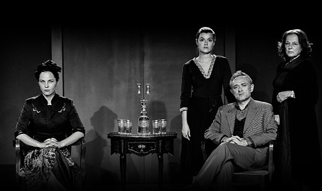 2022 yılında Afife ve Direklerarası Tiyatro Ödülleri’nde ödül kazanmış, oyuncu