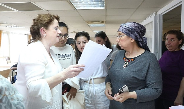 İrlandalı öğretmen Ena Larkin, Kahramanmaraş merkezli yıkıcı depremlerin ardından ülkesinde