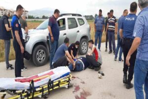 Bolu’da dükkanları komşu olan iki kişi arasında çıkan tartışmada kan