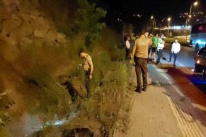 Zonguldak’ın Ereğli ilçesinde Ömerli mevkiinde araç sollarken direksiyon hâkimiyetini kaybedip