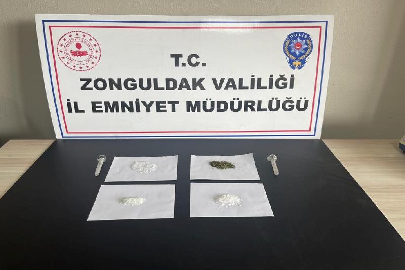 Zonguldak’ın Ereğli ilçesinde Kdz. Ereğli İlçe Emniyet Müdürlüğünce operasyon gerçekleştirildi.