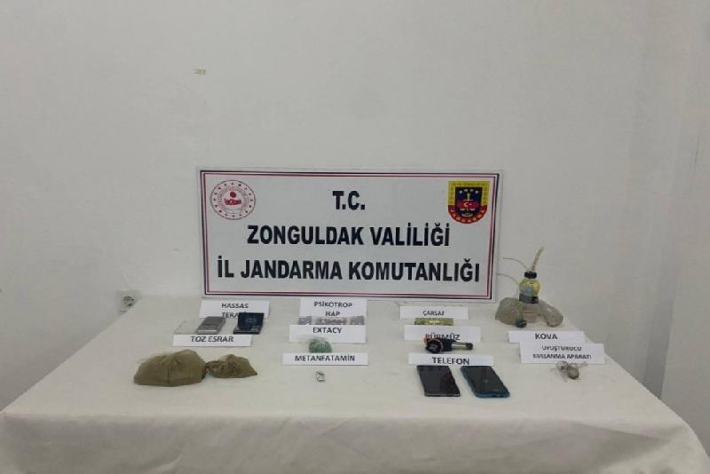 Zonguldak’ın Kdz. Ereğli ilçesinde düzenlenen operasyonda çok sayıda uyuşturucu madde