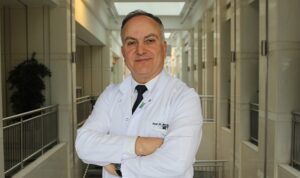 Kemoterapi, insan vücudunda kontrolsüz çoğalarak sağlıklı dokulara zarar veren kanser