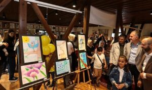 İnegöl Belediyesi Çocuk Resim Atölyesinde eğitim alan 8-13 yaş aralığındaki