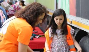 Lösemili Çocuklar Vakfı'nın (LÖSEV) lösemili ailelere yardım dağıtan "İyilik Tırı"