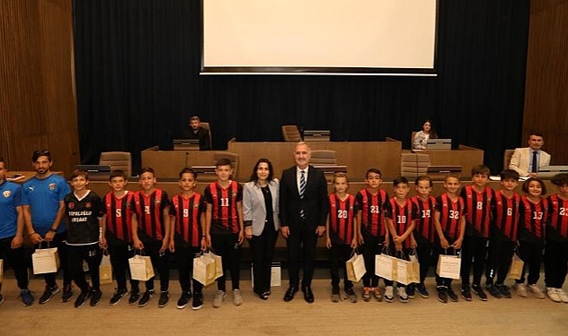 Meclis Şampiyonları Ağırladı İnegöl Belediye Haziran ayı olağan meclis toplantısı Çarşamba günü yapıldı.