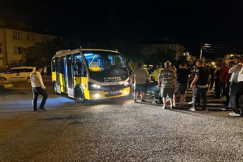 Karabük’te şehir içi yolcu minibüsünün çarptığı yaya kaldırıldığı hastanede hayatını