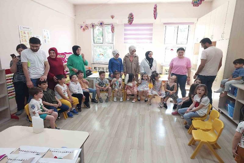 Zonguldak’ın Ereğli ilçesinde öğrenciler karne sevinci yaşadı. Kdz. Ereğli ilçesinde