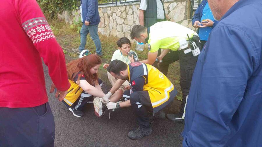 Zonguldak’ın Ereğli ilçesinde meydana gelen trafik kazasında otomobille çarpışan motosikletin