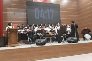 Kastamonu Kız Anadolu İmam Hatip Lisesi’nin yılsonu etkinliğinde verdikleri konser