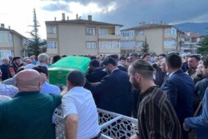 Karabük’ün Safranbolu ilçesinde 24 Kasım’da öğrencilerinin evinin önündeki duygulandıran görüntüleri