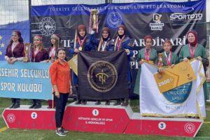 Kütahya’da yapılan Geleneksel Türk Okçuluk Yıldızlar Açık Hava Puta Türkiye