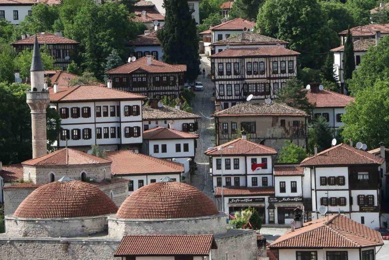 UNESCO Dünya Miras Listesi’nde yer alan ve "açık hava müzesi"