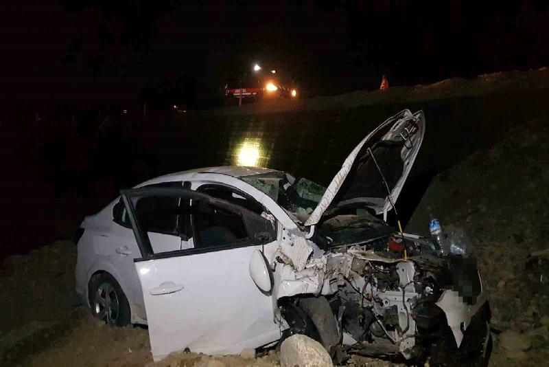 Karabük’te sürücüsünün kontrolünden çıkan otomobilin yaklaşık 4 metre yükseklikten şarampole