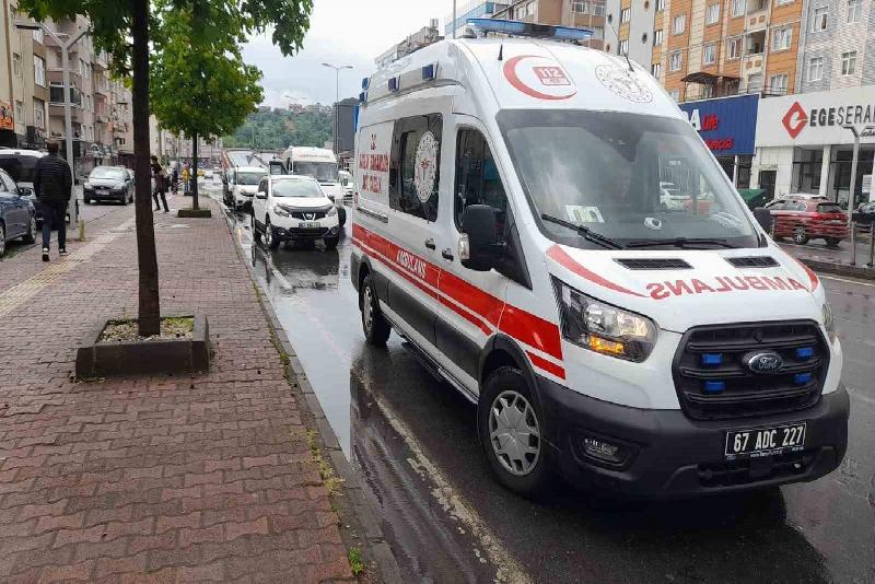 Zonguldak’a Ereğli ilçesinde meydanda gelen trafik kazasında otomobilin çarptığı yaya