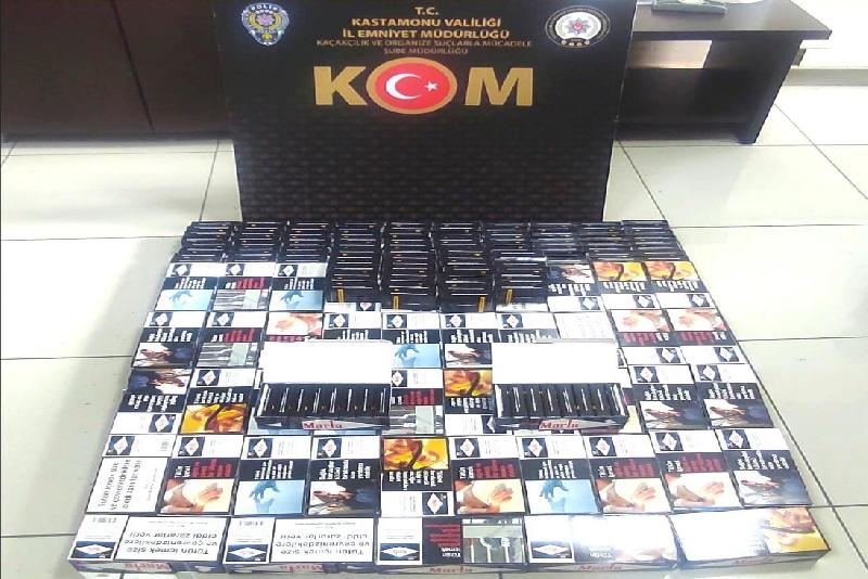 Şüpheli araçtan doldurulmuş 9 bin 600 adet makaron ele geçirildi Kastamonu’da polis ekiplerince durdurulan bir araçta yapılan aramada doldurulmuş halde