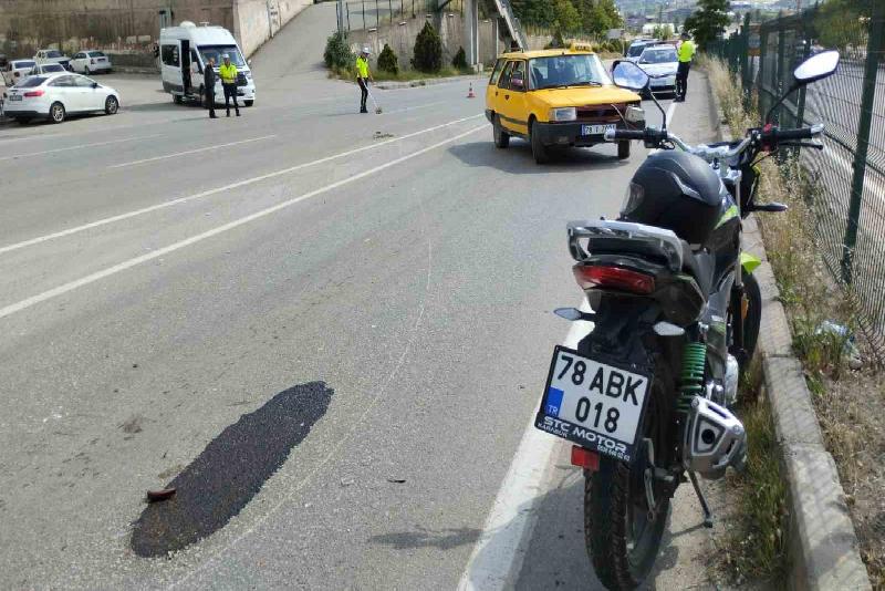 Karabük’te ticari taksi ile çarpışan motosiklet sürücüsü yaralandı. Kaza, 5000