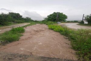 Bolu’da öğle saatlerinde etkisini gösteren sağanak yağış nedeniyle merkeze bağlı