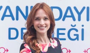 Türkiye’nin tek pro feminist erkek inisiyatifi olan YANINDAYIZ Derneği’nde bayrak