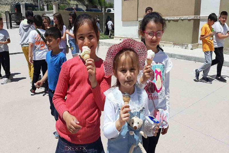 Bolu’nun Mudurnu ilçesinde 2 okulda düzenlenen yıl sonu hayır panayırına