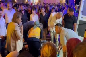 Kastamonu’nun Cide ilçesinde yolun karşısına geçmeye çalışan kadına otomobil çarptı.