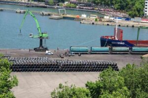 Zonguldak’a yük getiren kuru yük gemisinin altında mayın iddiası ekipleri