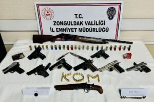 Zonguldak’ta KOM ekiplerinin düzenlediği "kukla" operasyonunda 9 şüphelinin adresine yapılan