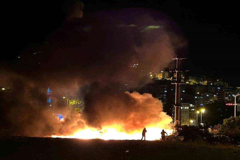 Zonguldak’ta lavuar alanında kimliği belirsiz kişilerin yaktığı ateş paniğe neden