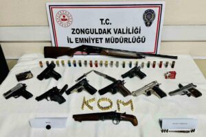 Zonguldak’ta KOM ekiplerinin düzenlediği "kukla" operasyonunda yakalanan ve adliyeye sevk