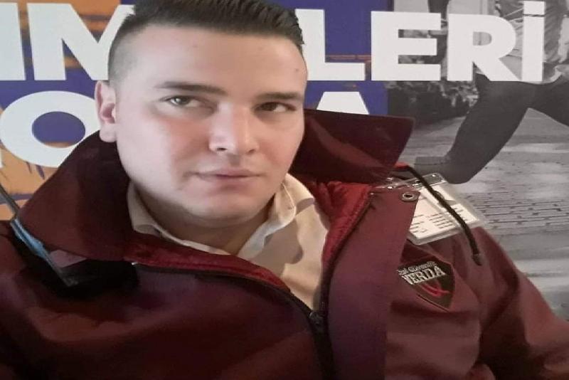 Bolu’da Borazanlar Mahallesinde yaşayan 31 yaşındaki güvenlik görevlisi Erman Ayhan,