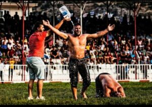 Alaplı’lı Güreşçi Yunus Emre Yaman, Edirne Kırkpınar’da düzenlenen yağlı pehlivan