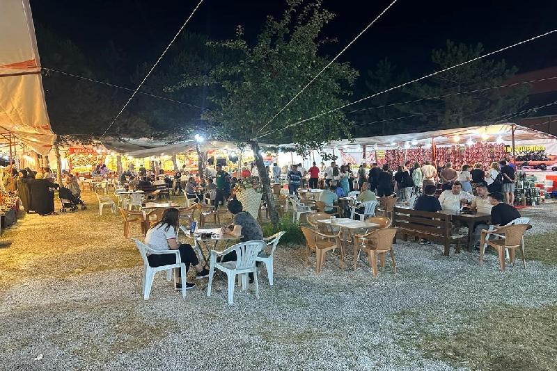 5. geleneksel gıda ve tuhafiye panayırı açıldı Zonguldak’ın Çaycuma ilçesinde Nihat Kantarcı Caddesi’nde Geleneksel Gıda ve Tuhafiye