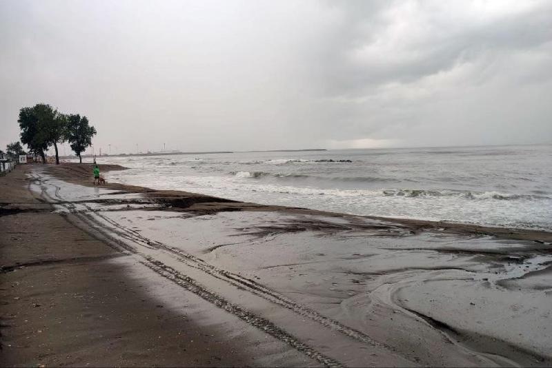 DÜZCE(İHA) – Düzce’nin Akçakoca ilçesinde Karadeniz’de fırtına beklendiğinden plajlarda denize