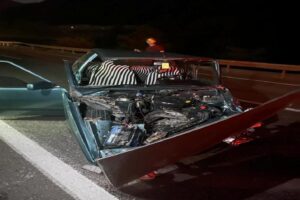 Zonguldak’ta alkollü sürücü direksiyon hakimiyetini kaybederek duvara çarptı. Hurdaya dönen